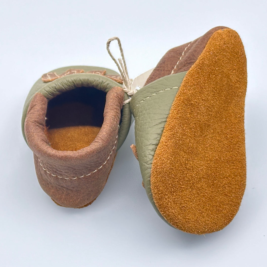 Pair of Starry Knight Design leather moccasins / baby booties, moss green with bear design, heel